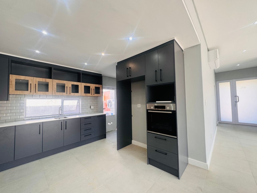 To Let 3 Bedroom Property for Rent in Somerset Lakes Western Cape